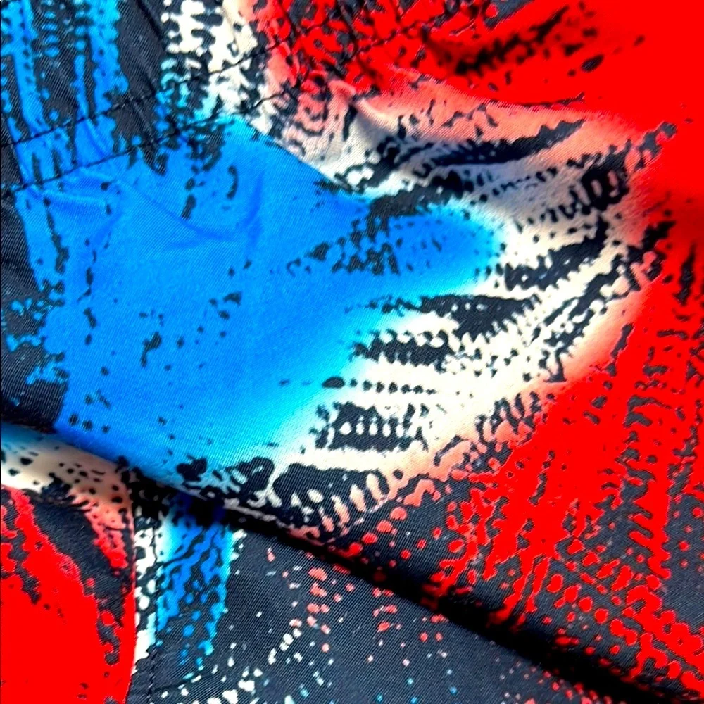 UNDER ARMOUR 🇺🇸 NWOT  Vibrant Swim Shorts